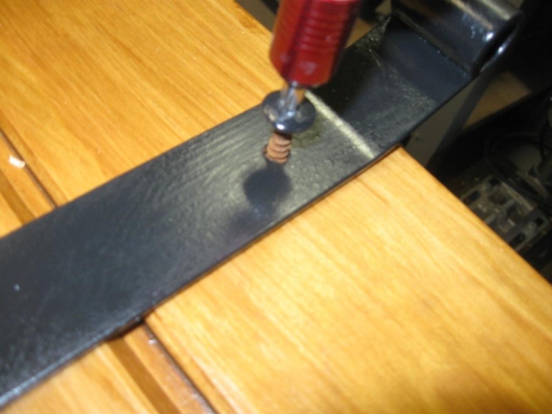 fixer le volet avec vis penture