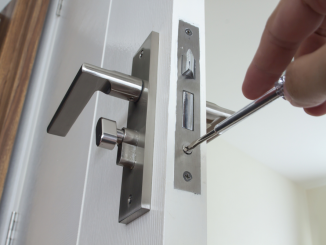 poser une serrure encastré sur la porte