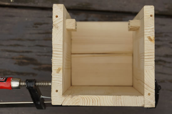 comment poser un nichoir en bois pour oiseaux