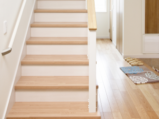 pose de l'escalier droit en bois