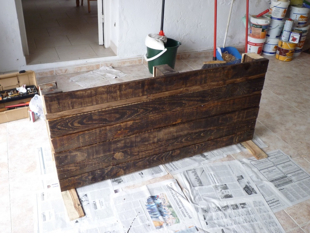peinture de la table basse en bois