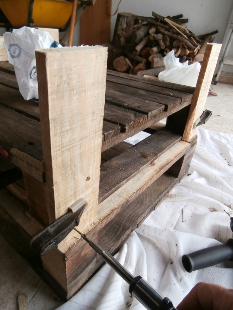 fixation de pieds de la table